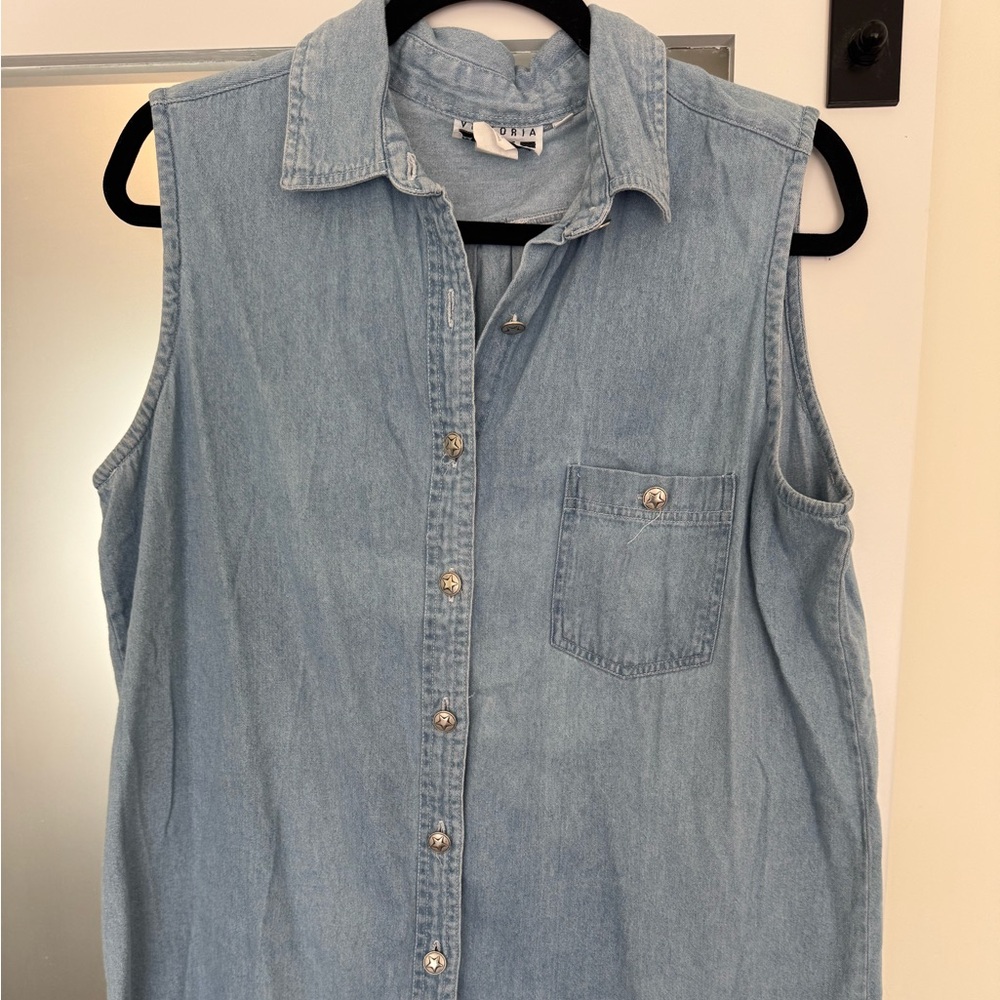 Sleeveless Chambray Button-Down Shirt in Light Blue by